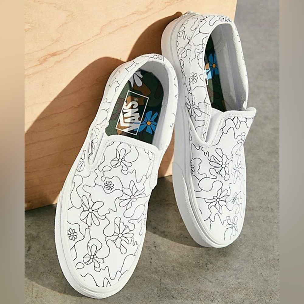Vans Limited edition slip on U-paint- Camo Daisy (M:3.5 W:5)